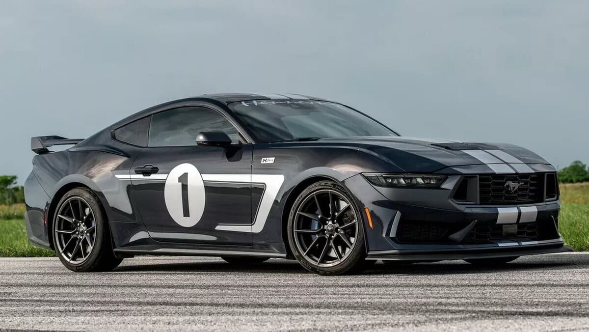 Новому Ford Mustang додали компресор: видатна потужність і ціна Ford Mustang Dark Horse