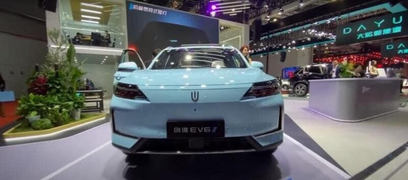“Автомобілі-лікарі” Skyworth EV6 позбавлять від низки захворювань Skyworth EV6