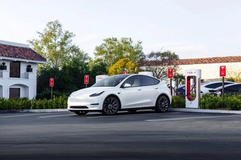 Tesla Supercharger зарядка електромобіль