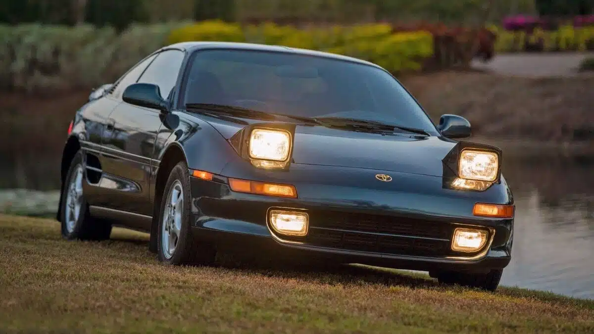 5 спортивних автомобілів із 90-х років, що навіюють ностальгію Toyota MR2 Turbo W20