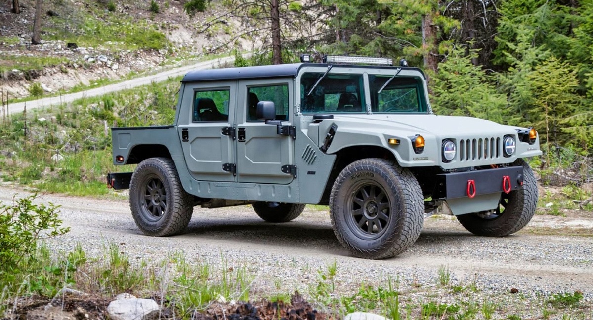 В США створили 1013-сильний електричний Hummer H1 з компонентами від Tesla Hummer H1 з компонентами від Tesla