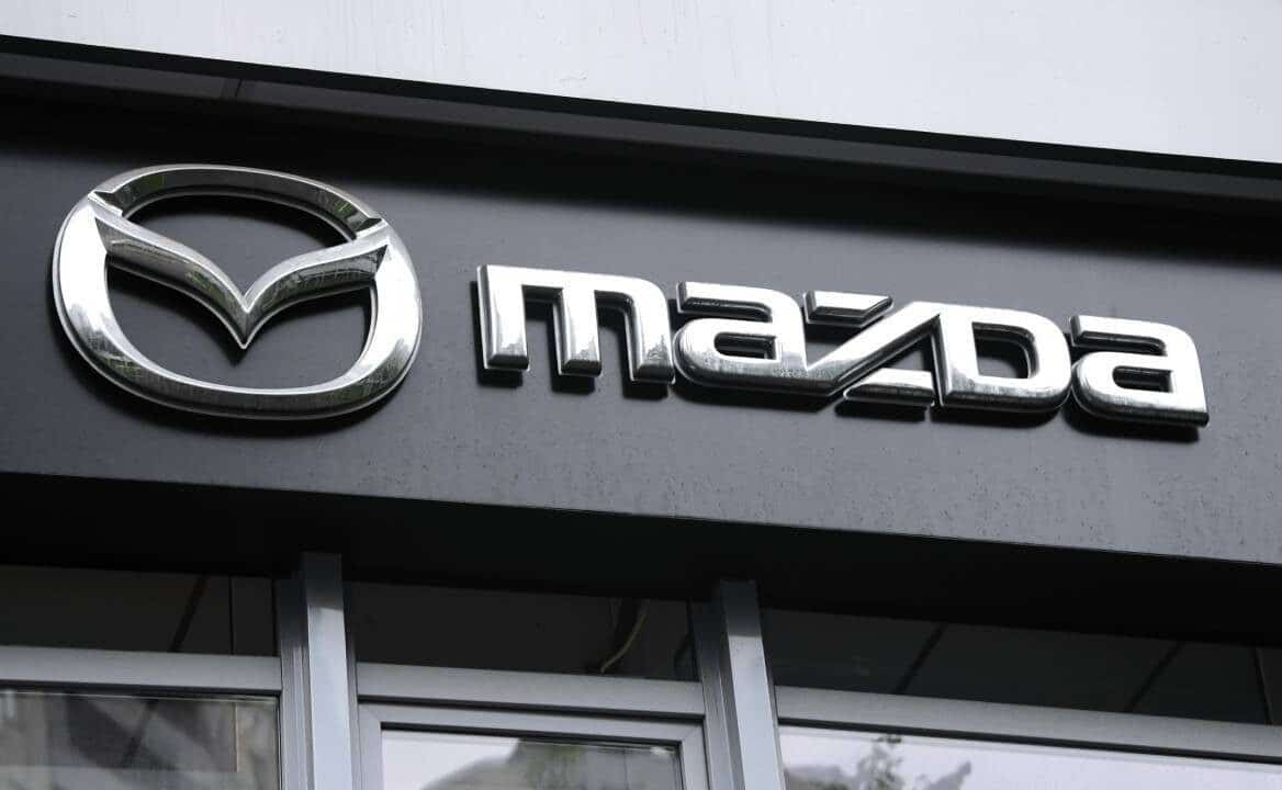 Глава Mazda публічно визнав фальсифікацію сертифікаційних випробувань Mazda лого бренд