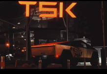 Електричний пікап Tesla Cybertruck презентовано у Києві на Cyberfest Tesla Cybertruck