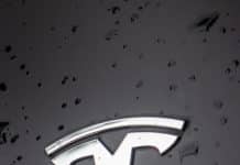 Tesla готує секретну зброю замість Model S Plaid+