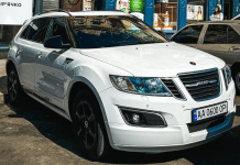 У Києві помітили дуже рідкісний автомобіль Saab у кузові кросовера Saab 9-4Х