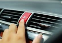 Чому включена «аварійка» не звільняє водія від правил зупинки: пояснення поліції аварійка