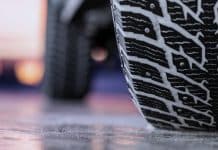 Чи потрібно автовласникам міняти літні шини на зимові в Києві з 1 листопада 2024 року: відповідь експертів міняти літні шини на зимові
