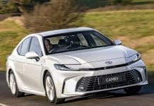П’ять найкращих автомобілів у кузові седан для пенсіонерів у 2024 році Toyota Camry