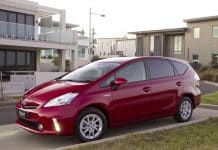 Топ-5 найнадійніших гібридних японських автомобілів вартістю до $15 000 Toyota Prius V