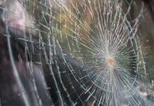 Штраф за тріщини на лобовому склі автомобіля: чи законно це в Україні?