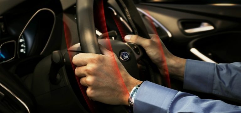 вібрує кермо автомобіля під час руху
