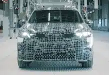 Автовиробник BMW показав офіційний прототип електрокросовера iX3 у камуфляжі BMW iX3 2025