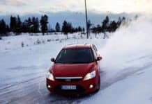 Як керувати автомобілем у складних зимових умовах: поради експертів керувати автомобілем у складних зимових умовах