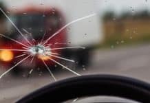 Юристи радять оскаржувати штраф за тріщину на лобовому склі автомобіля: чому? Штраф за тріщину на лобовому склі