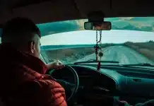 Штраф у 5000 грн за їзду на авто у верхньому одязі: при якій умові? у куртці за кермом