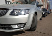 Як краще паркувати автомобіль — із прямими чи вивернутими колесами: відповідь експертів Як краще паркувати автомобіль