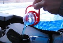 Автоексперти пояснили, що краще обрати: готову зимову рідину для омивача чи концентрат Зимова рідина для омивача лобового скла