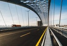 У Києві транспорт почав рух Подольсько-Воскресенським мостом: що треба знати водіям Подільсько-Воскресенський міст