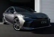 Toyota Camry отримала версію Glorius Edition: матовий колір та оксамитове оздоблення (фото) Toyota Camry