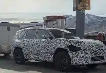 Toyota RAV4 наступного покоління вже тестують у камуфляжі на громадських дорогах (фото) Toyota RAV4