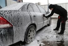 Миття автомобіля взимку: поширені помилки водіїв та поради експертів Миття автомобіля взимку