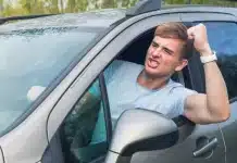 До уваги українських водіїв: штраф до 170 000 грн за ображання інших учасників дорожнього руху водій кричить