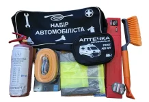 Водії в Україні можуть позбутися прав за відсутність цих двох речей в авто аптечка та вогнегасник в авто