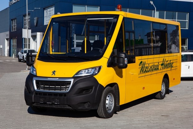 В Україні створили новий шкільний автобус на базі Peugeot Boxer та Opel Movano