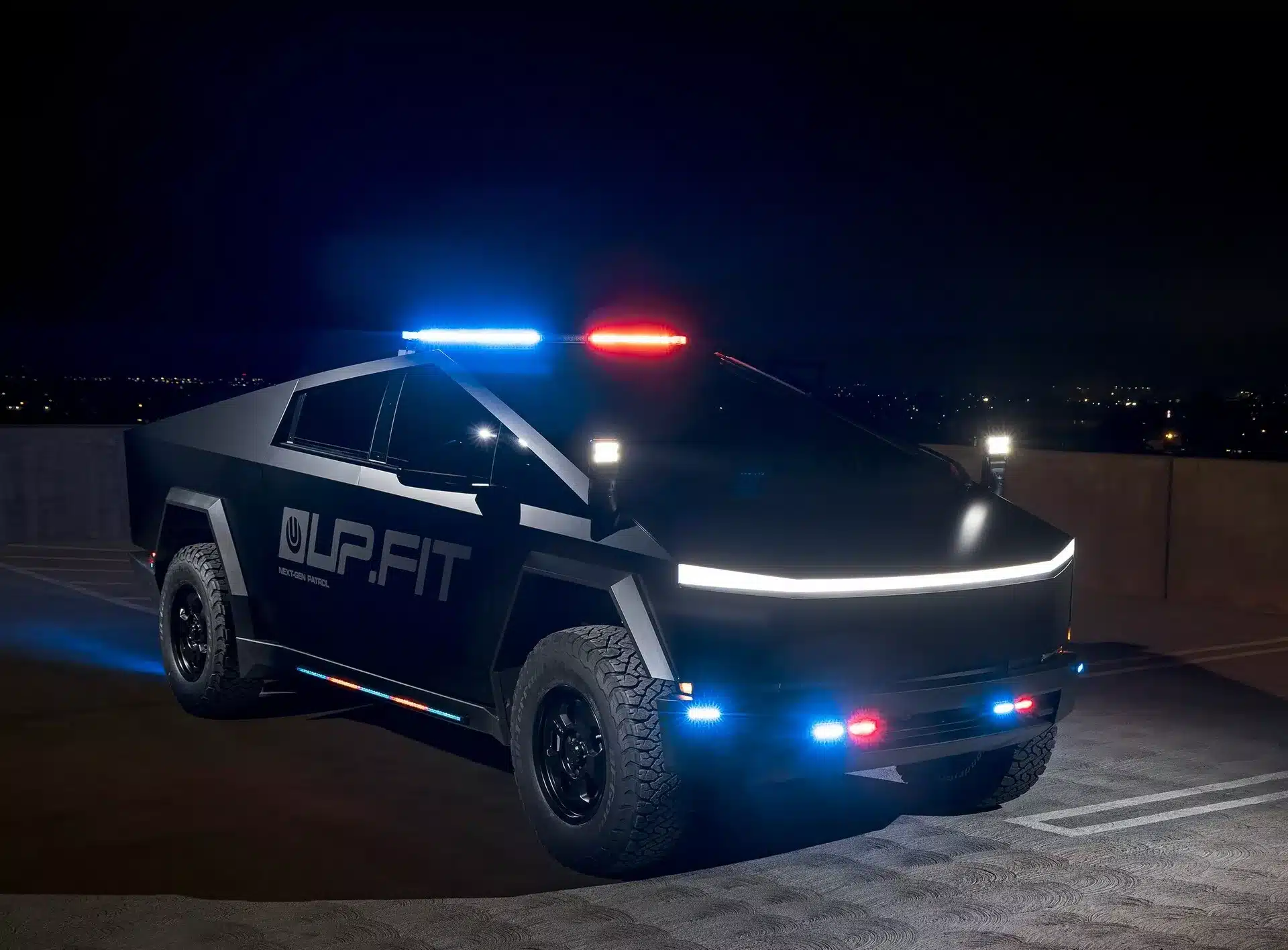 Пікапи Tesla Cybertruck вперше в США поповнили парк поліції у Лас-Вегасі (фото)